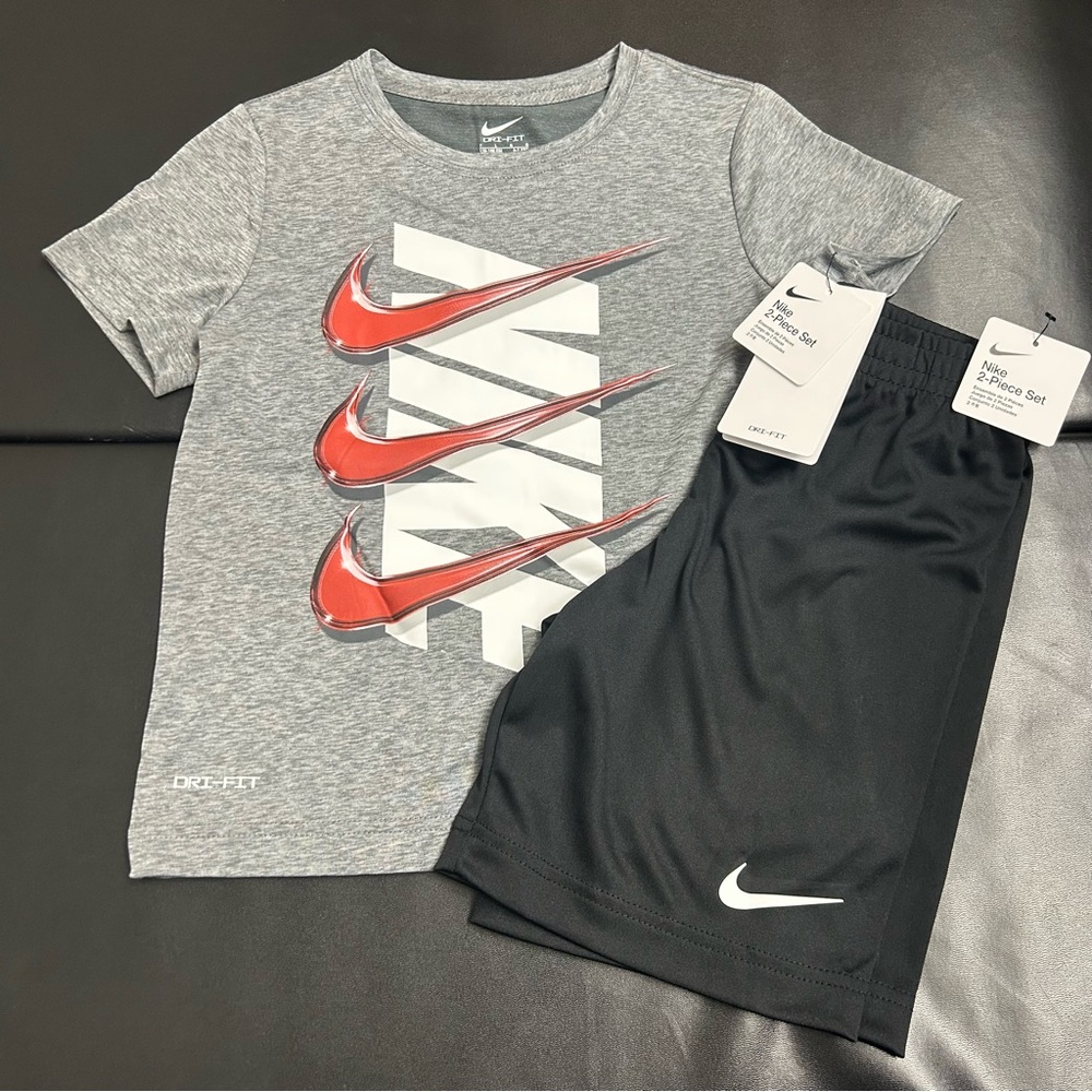 NWT Nike Athletic Set Boys Size 7